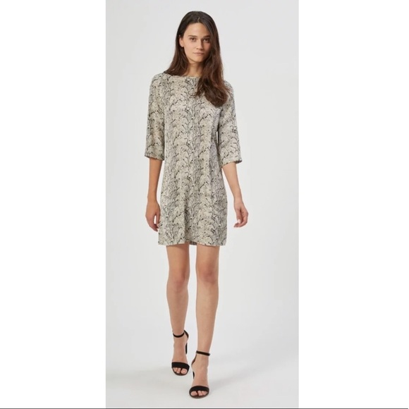 Equipment Dresses & Skirts - Equipment Aubrey Silk Dress in Sneak Print.
